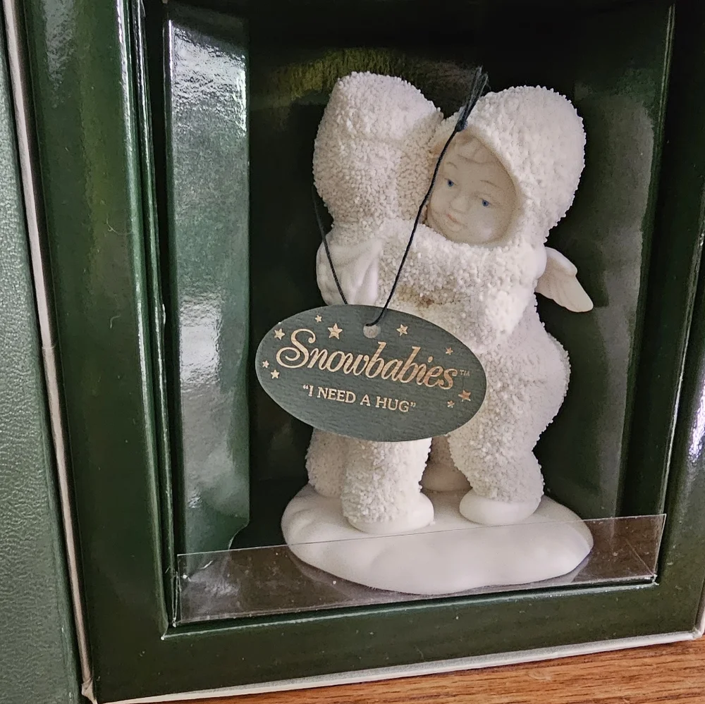 Dept 56 Winter Tales Of The Snowbabies #56.68136 “I NEED A HUG" In Box Figurine - Picture 6 of 10